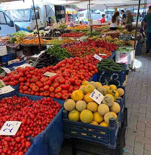 Die Wochenbazaren in Alanya: Kleidung, Frische und Vielfalt